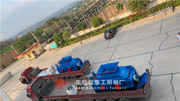 液壓對(duì)輥破碎機(jī)第四、五臺(tái)發(fā)貨現(xiàn)場(chǎng)