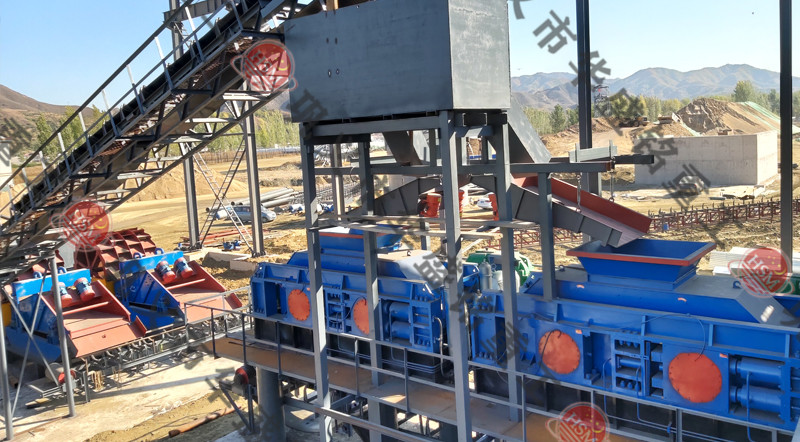 液壓對輥破碎機(jī)